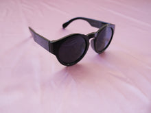 Load image into Gallery viewer, vintage black circle sunglasses women&#39;s clothing men&#39;s clothing
