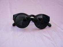 Load image into Gallery viewer, vintage black circle sunglasses women&#39;s clothing men&#39;s clothing
